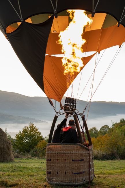 Photo d'un vrai ballon au-dessus de la Forêt d’Automne