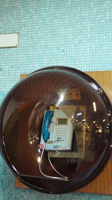 Photo d'un vrai cabine Téléphonique Néerlandaise à Toit Pointu