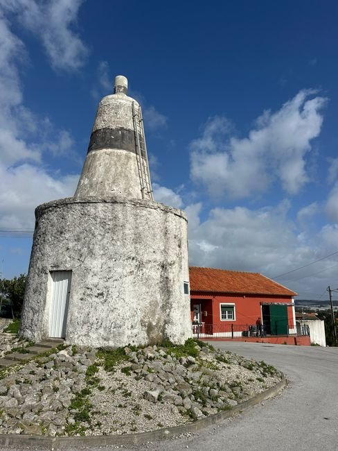 Photo d'un vrai moulin Portugais à Coupole Conique