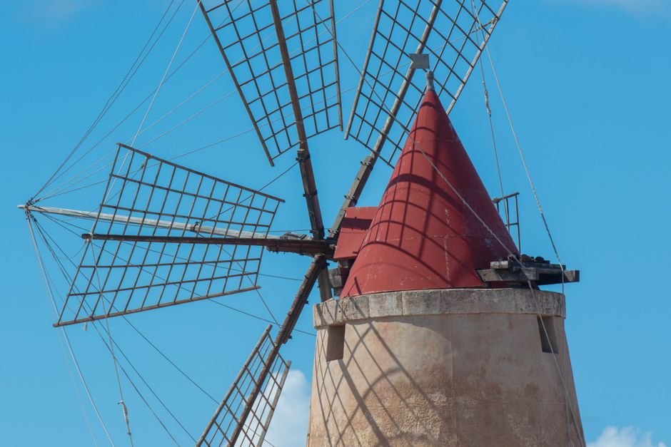 Photo d'un vrai moulin Portugais à Coupole Conique