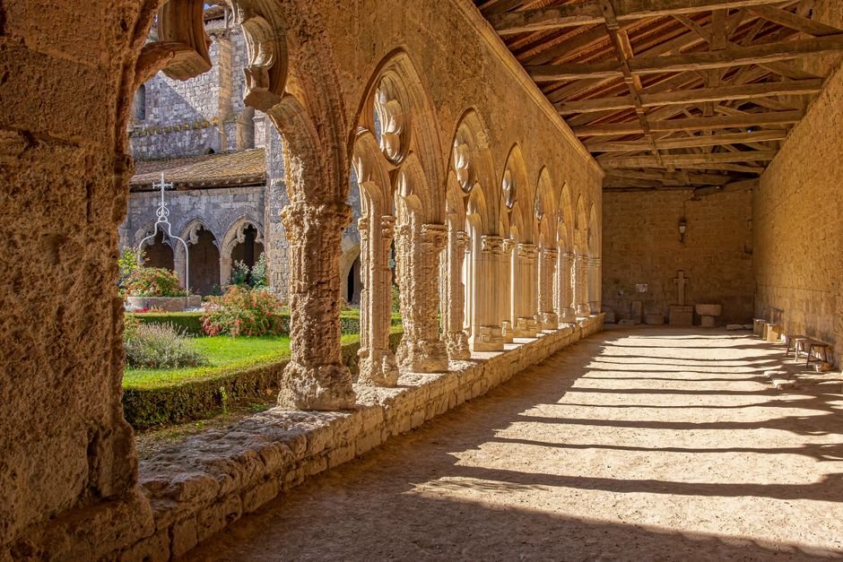 Photo d'un vrai cloître Commerçant À Arcades