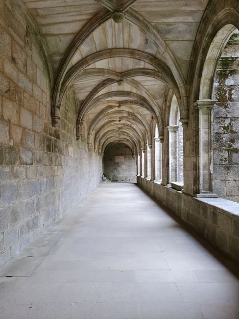Photo d'un vrai cloître Commerçant À Arcades