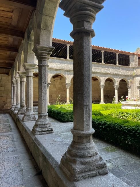 Photo d'un vrai cloître Commerçant À Arcades