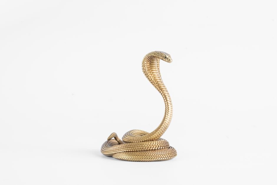 Photo d'un vrai coffre de Pharaon Avec Cobra Doré
