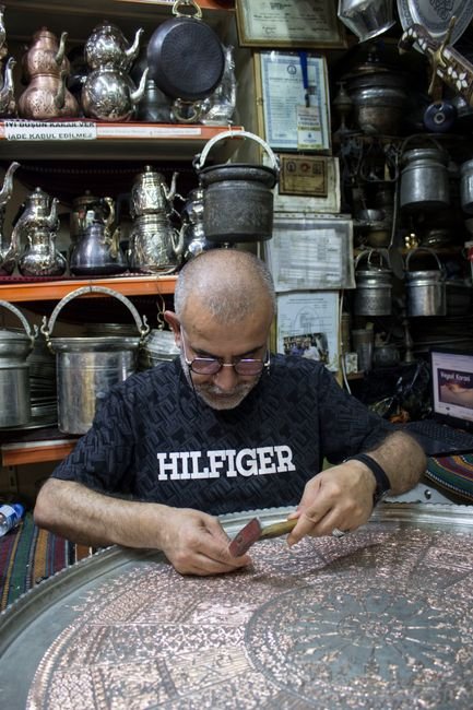 Photo d'un vrai atelier d'orfèvrerie aux copeaux de bois