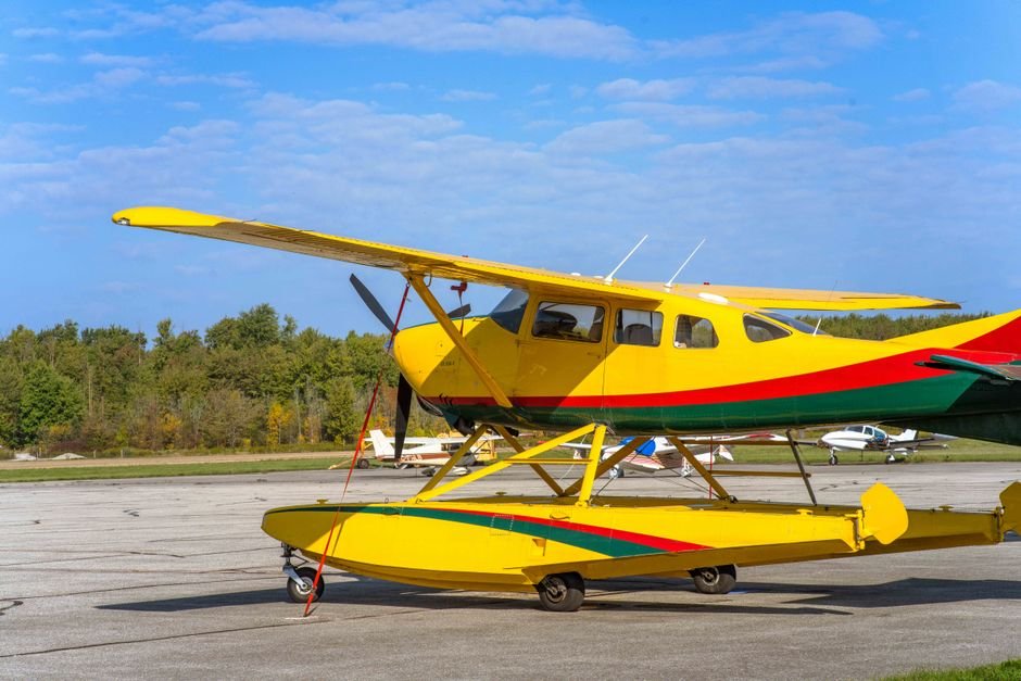 Photo d'un vrai avion à voilure en toile