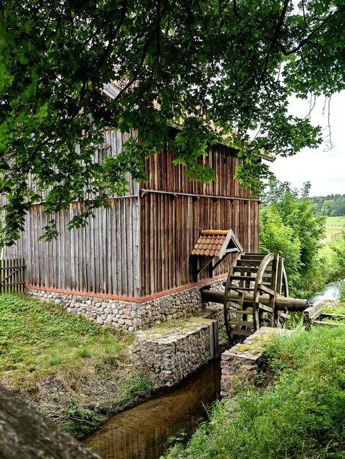 Photo d'un vrai moulin À Eau À Roue À Aubes