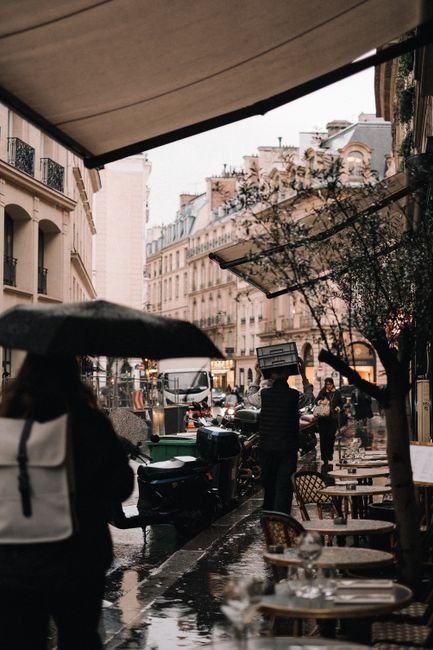 Photo d'un vrai parapluie Parisien Sous la Pluie