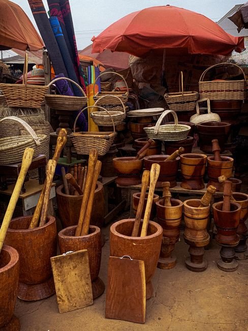 Photo d'un vrai parasol Africain Tressé sur Natte