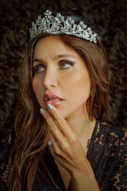 Photo d'un vrai couronne de mariée marocaine en argent et corail