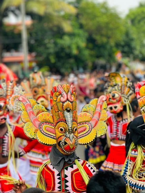 Photo d'un vrai masque Raksha Sri Lankais