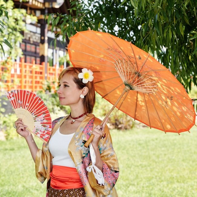 Photo d'un vrai parapluies Japonais Wagasa Devant Une Maison De Thé