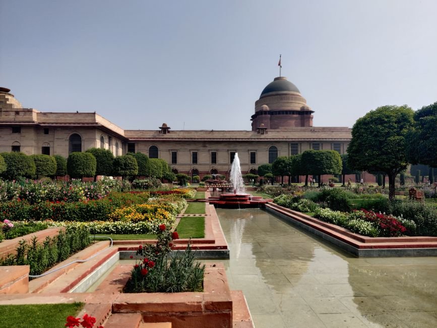 Photo d'un vrai jardin mughal indien roses geometriques