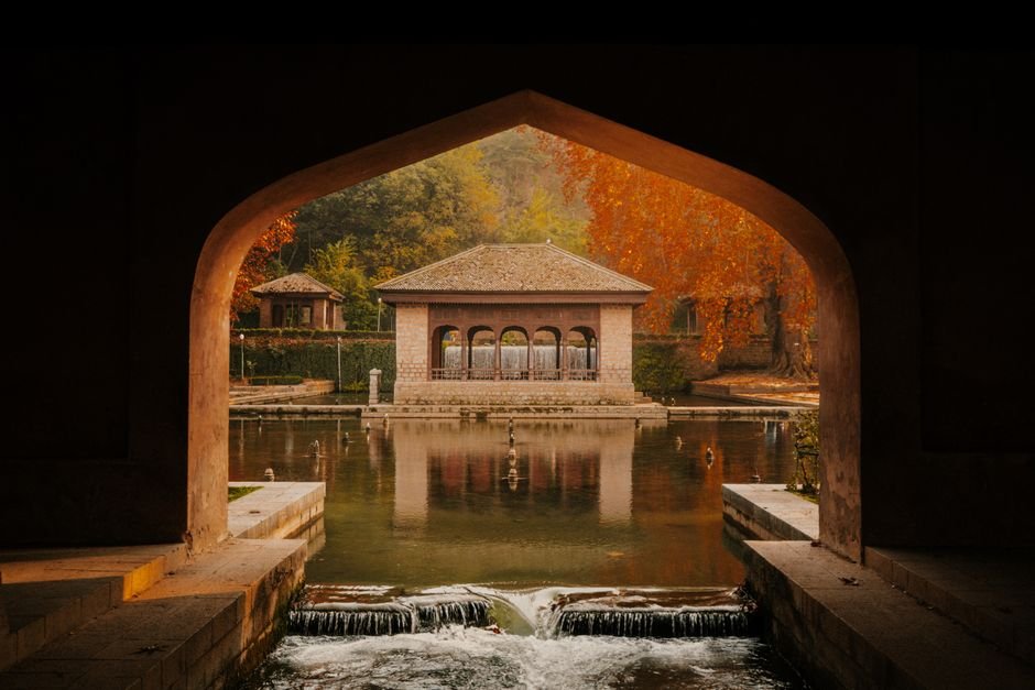 Photo d'un vrai jardin mughal indien roses geometriques